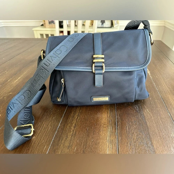 Calvin Klein cross body bag - Picture 1 of 13